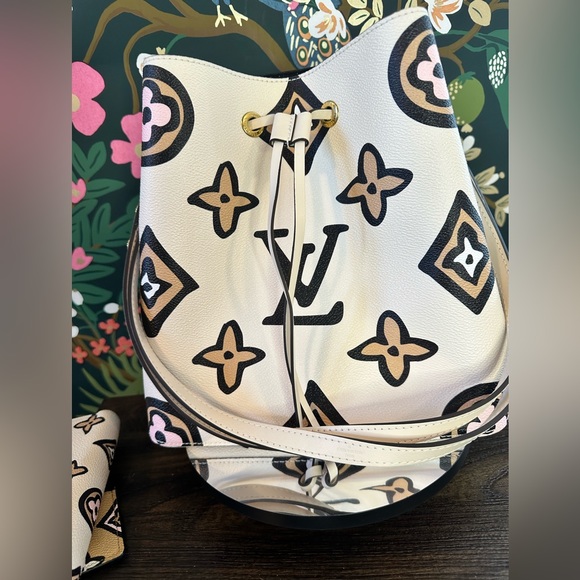 🔥Louis Vuitton Wild at Heart Limited Edition Noe Bucket Bag 🦄 - Picture 8 of 8